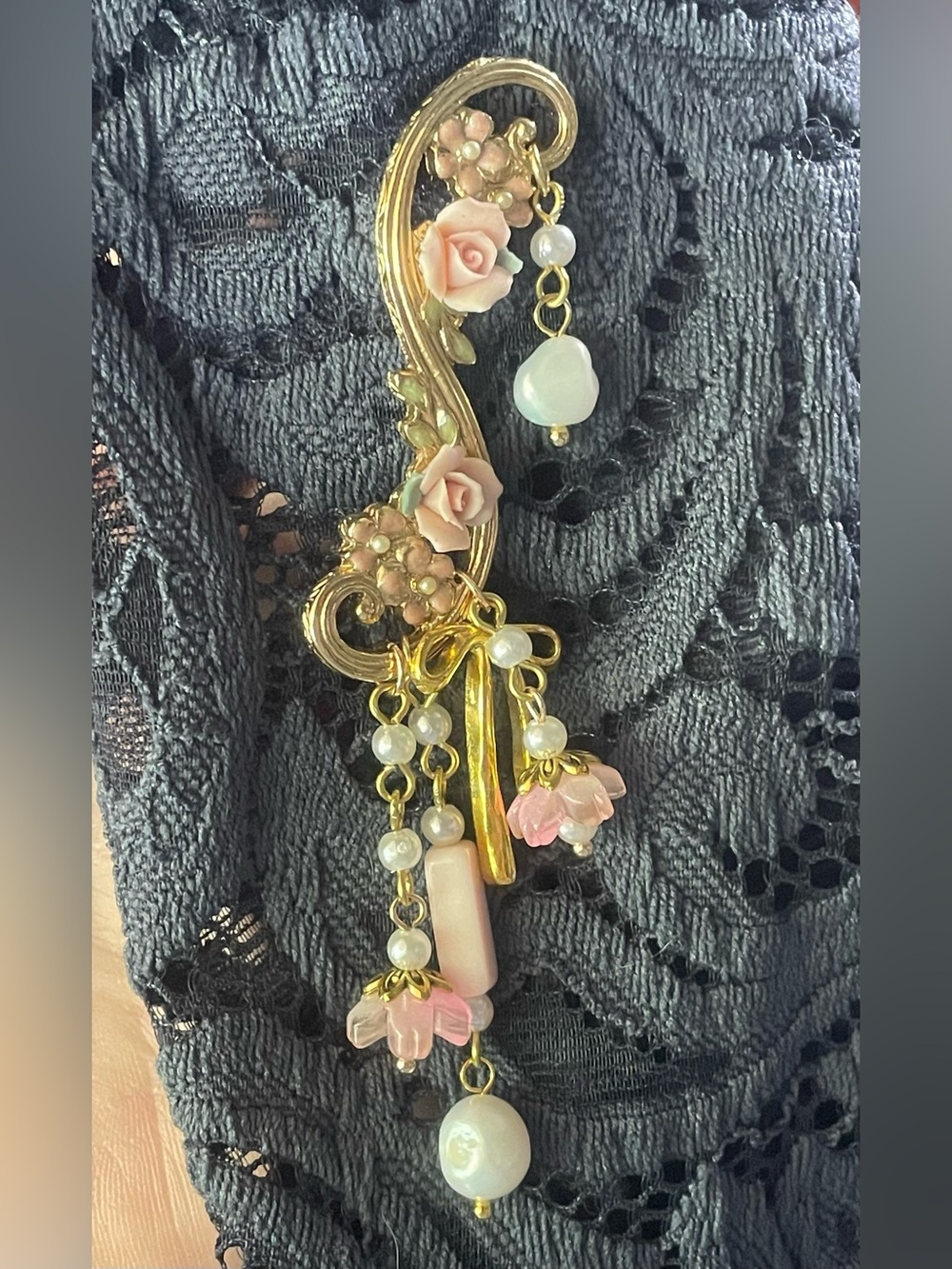 Victorian Floral Brooch with Pink Roses and Pearls - Picture 4 of 10